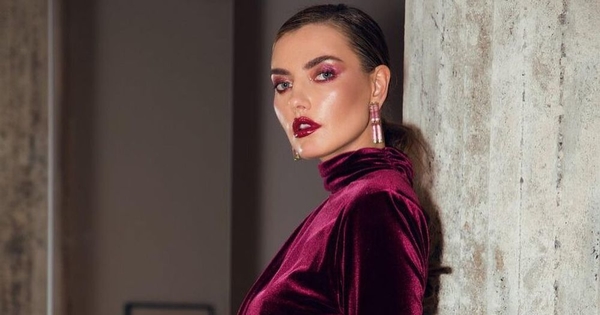 Модель Алина Байкова поделилась редкими кадрами с родителями