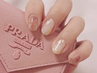 Мраморный маникюр - тренд весны 2021: лучшие идеи для ногтей в оттенках натуральных минералов