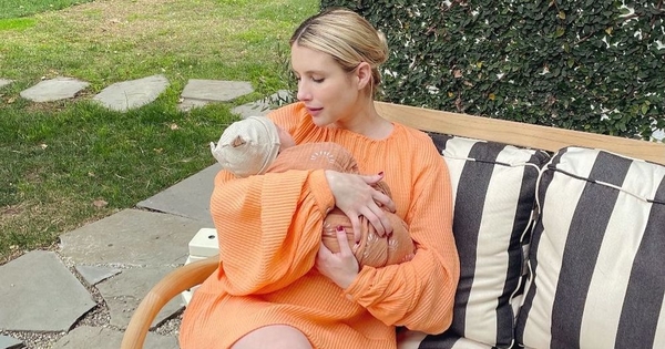 Звезда фильма "Пара на праздники" Эмма Робертс поделилась новым фото с сыном