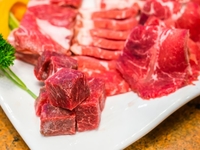 5 полезных лайфхаков, как правильно размораживать мясо