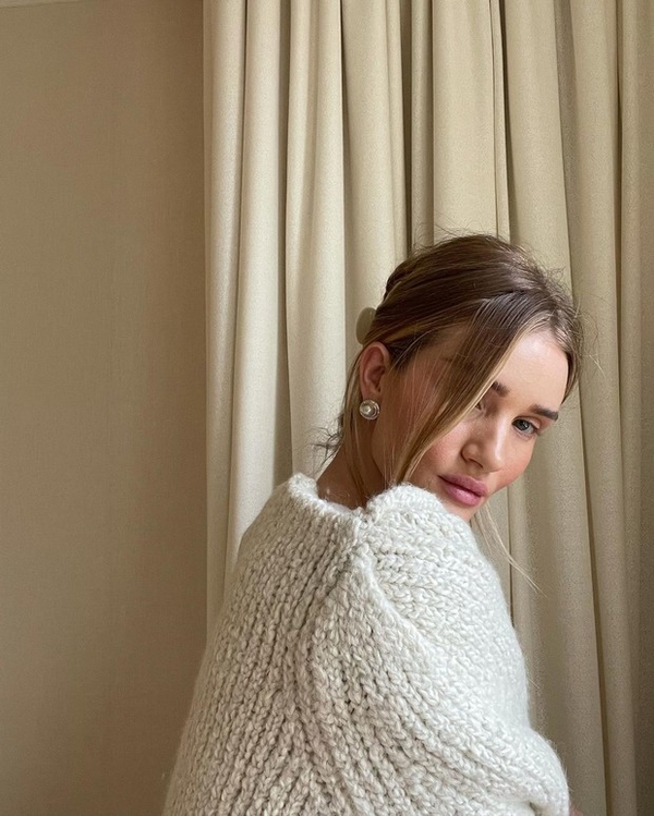 Как сделать элегантную прическу за 1 минуту: показывает Роузи Хантингтон-Уайтли