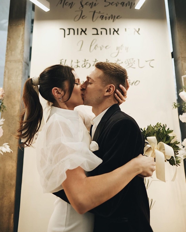 Звезда "Школы" Александр Петренко женился на модели: Первые фото со свадьбы