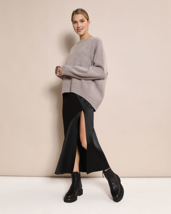 Готовимся к весне: 10 юбок с глубоким вырезом для самых женственных образов