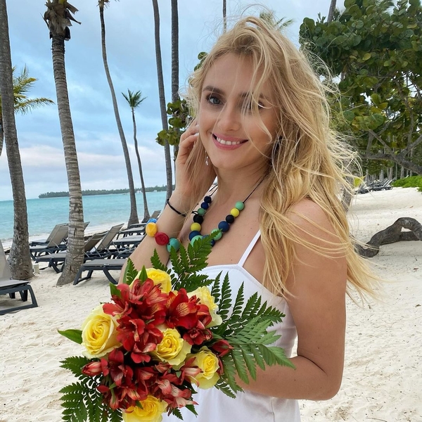 Ирина Федишин показала, как отмечает 34-летие на пляже в Доминикане