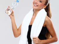 Как правильно пить во время тренировок, чтобы похудеть