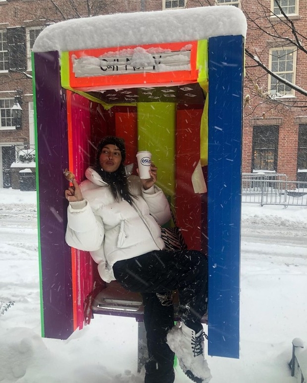 Как одеваться в снегопад: показывает Ирина Шейк