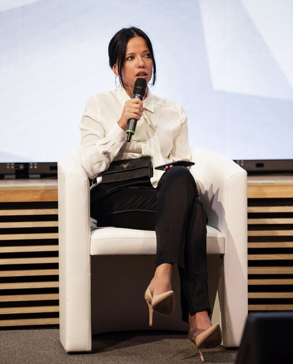 «Невероятно красивая»: бывшая жена Потапа взорвала Сеть стильным образом