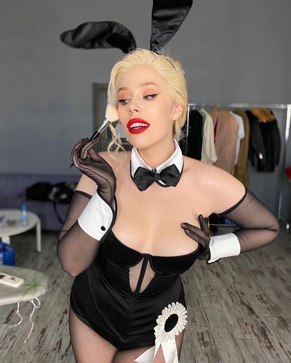 Похудевшая Соня Плакидюк удивила фанатом образом учительницы