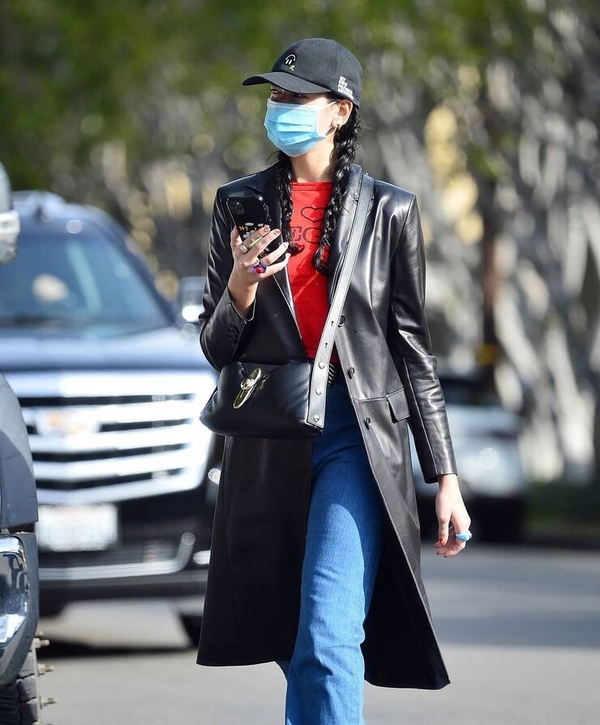 Беспроигрышное сочетание: Дуа Липа собрала 3 главных тренда в одном образе