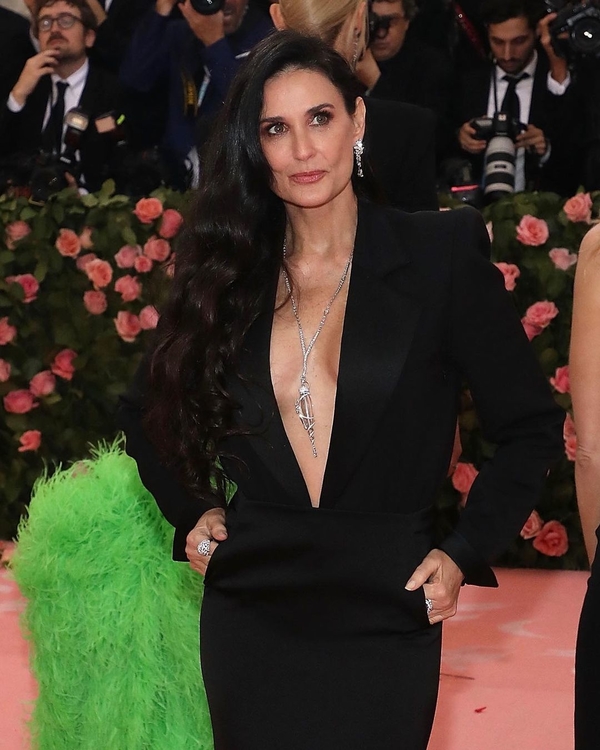 Деми Мур показала смешные фото дочери Таллулы в честь ее 27-летия