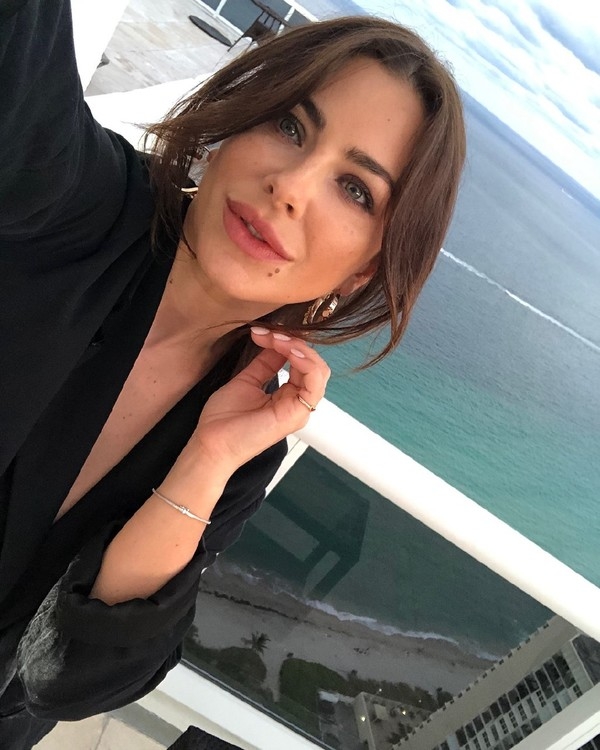 "На стиле": Лорак поразила сеть ярким "подростковым" образом