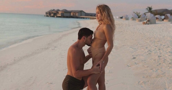 Без обработки и фильтров: Даша Квиткова засветила беременный животик в боди