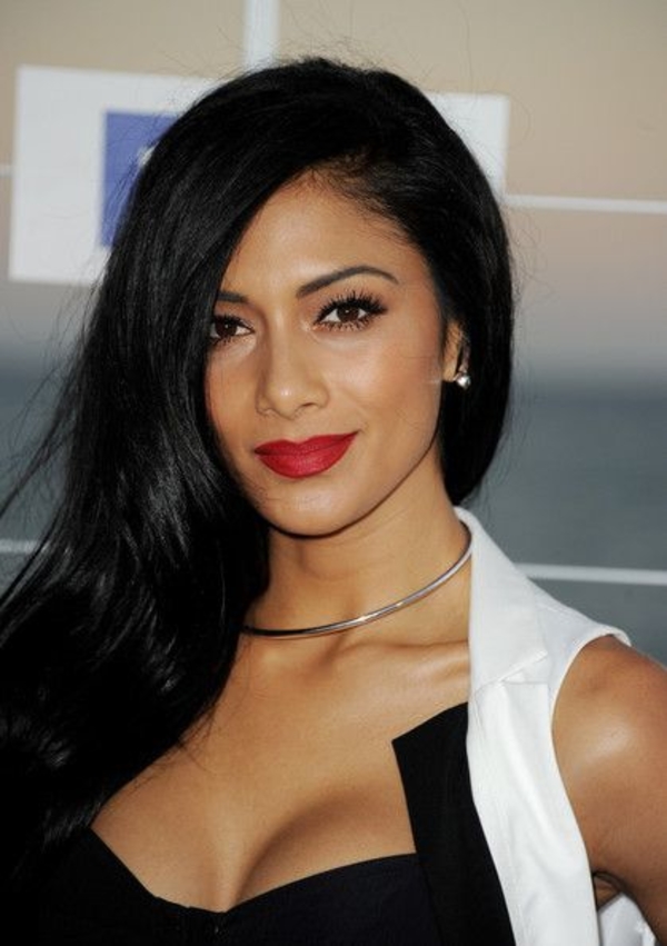 Эффектная укладка на День влюбленных: демонстрирует Николь Шерзингер