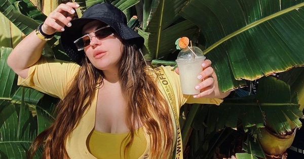 Александра Зарицкая из группы KAZKA показала, как развлекается в Египте