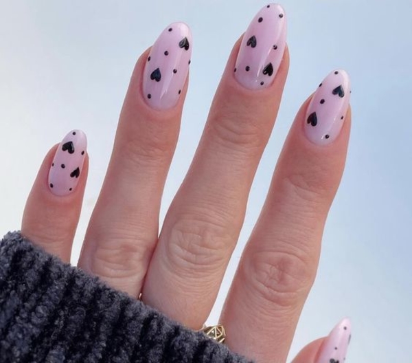 Ко Дню святого Валентина: 20 актуальных идей для маникюра с сердечками