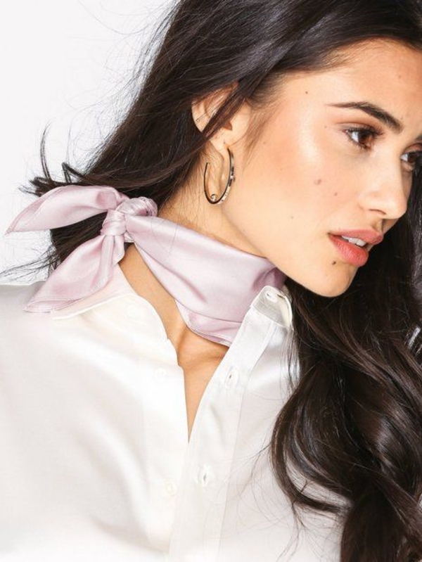 Тренд весны 2021: 10 самых модных шелковых платков