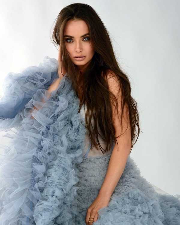 Жаркие кадры: Ксения Мишина поделилась откровенными снимками с возлюбленным