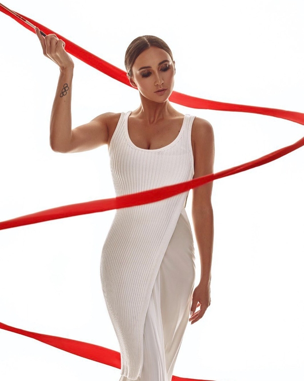 Анна Ризатдинова поделилась горячим кадром в купальнике