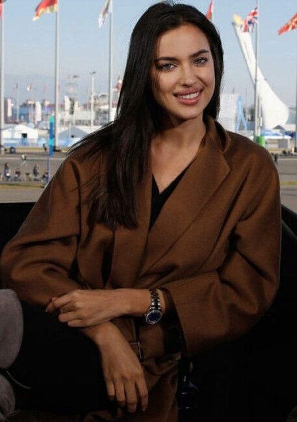 Мама в большом городе: в чем Ирина Шейк гуляет с дочкой?