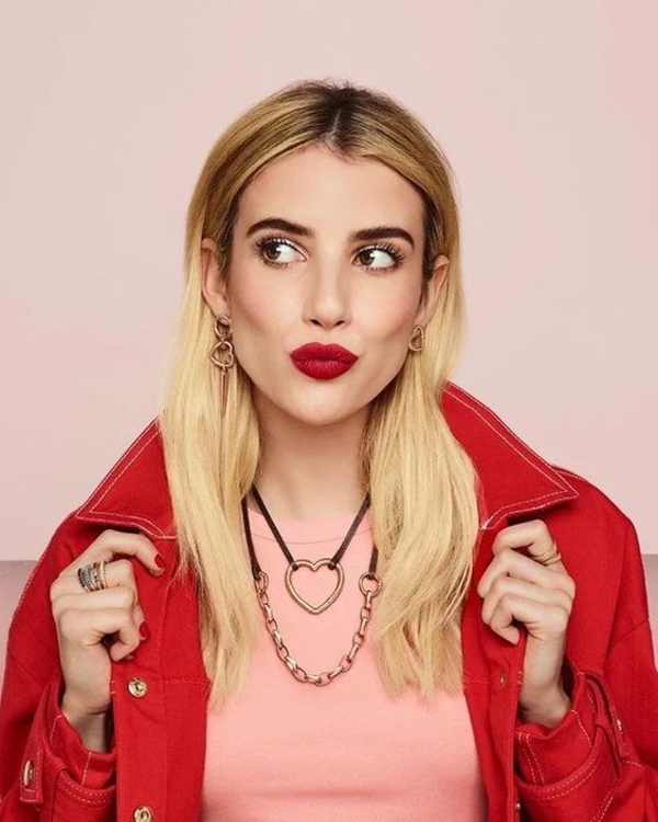 Эмма Робертс в самом модном тренче весны 2021