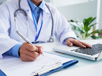 Названы два физических признака ожирения печени