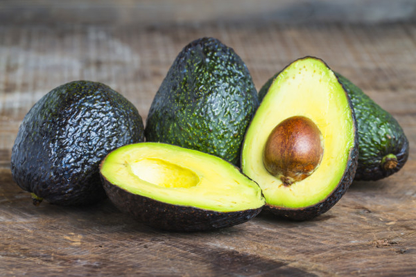 Добавьте к авокадо фрукт с повышенным содержанием этилена