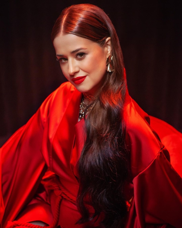 Жена Дзидзьо показала, какой красоткой была в юности