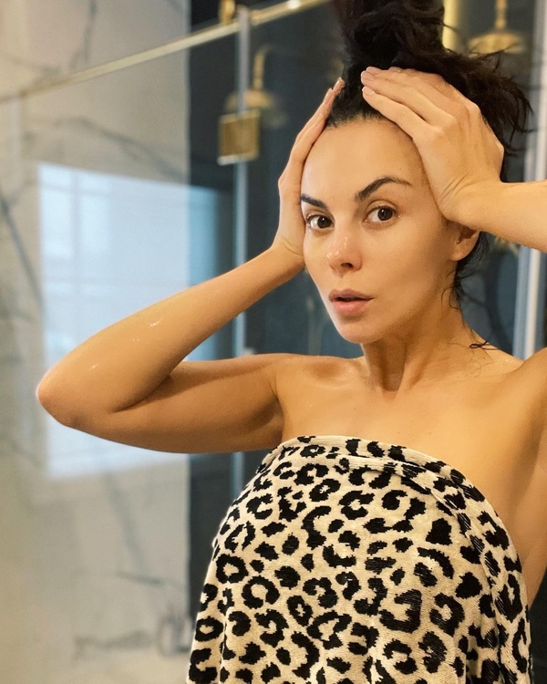 «Прекрасные формы»: похудевшая Настя Каменских похвасталась стройной фигурой