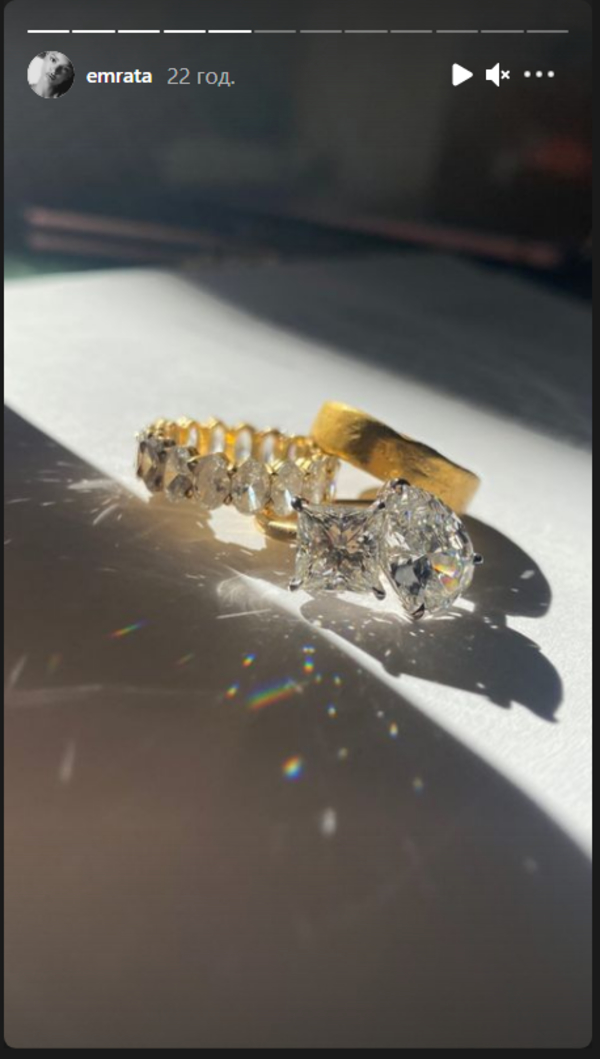 Беременная Эмили Ратаковски показала редкие кадры со свадьбы