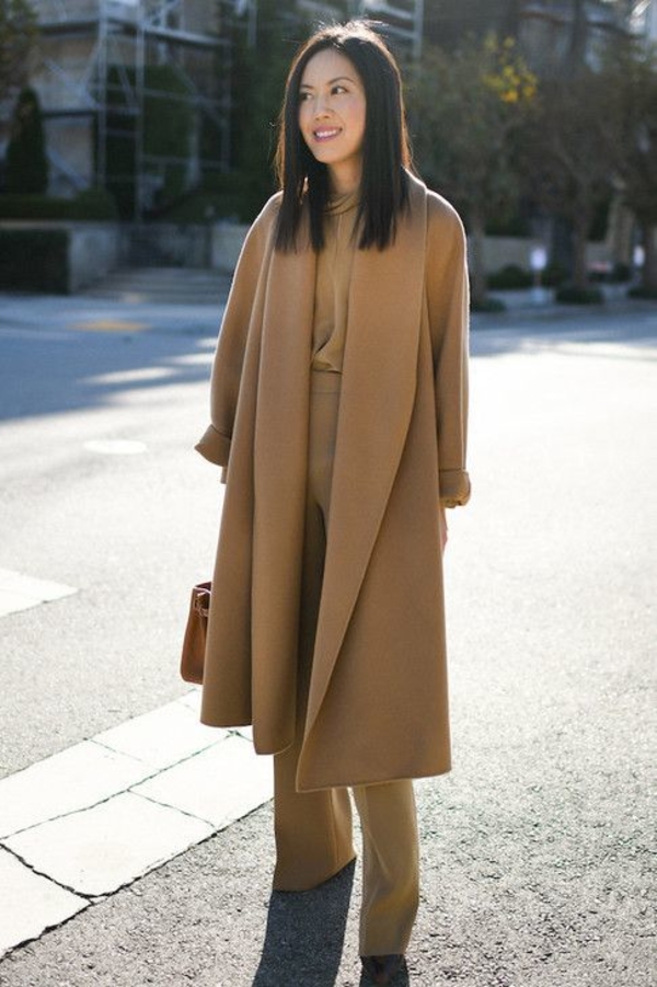 С чем носить бежевое пальто весной: модные идеи на любой случай