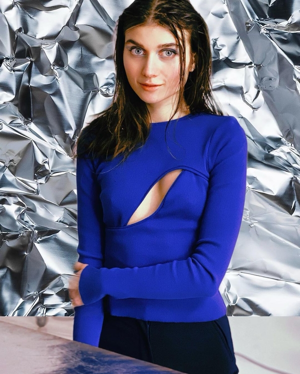 В майке и трусиках: Jerry Heil шокировала откровенными позами во время съемки