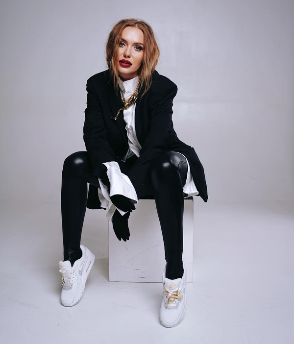 «Горячая штучка»: Слава Каминская сверкнула аппетитными формами в нижнем белье