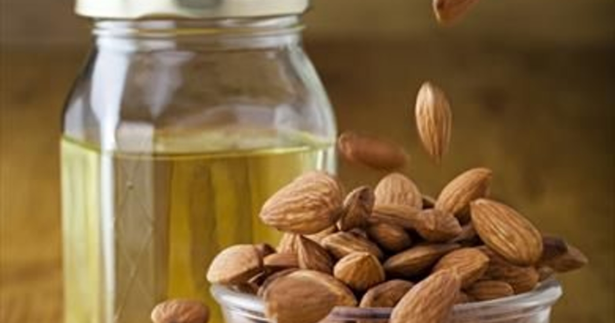 1 орех миндаля. Горсть миндаля. Бадем миндаль. Миндалевый или миндаливый. Миндалевый или миндаливый.