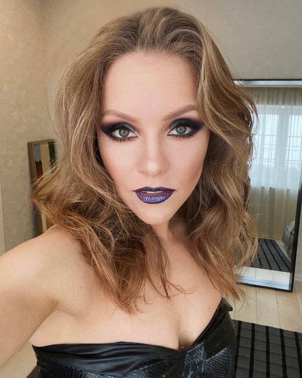 В одном халате: Алена Шоптенко без макияжа восхитила фанатов