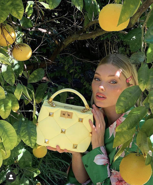 Здравствуй, весна: Эльза Хоск показала, с какой сумкой в новом сезоне будут ходить все модели