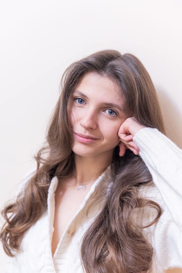 Анисия Стасевич: “Мы с моей героиней любим немного выводить окружающих странным поведением”