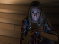 Опасный синий свет: Что такое HEV и лучшие продукты по борьбе с ним