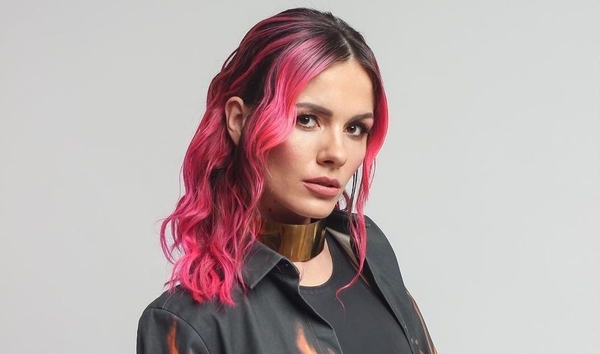 MamaRika в обтягивающем наряде показала, как готовится к пляжному сезону