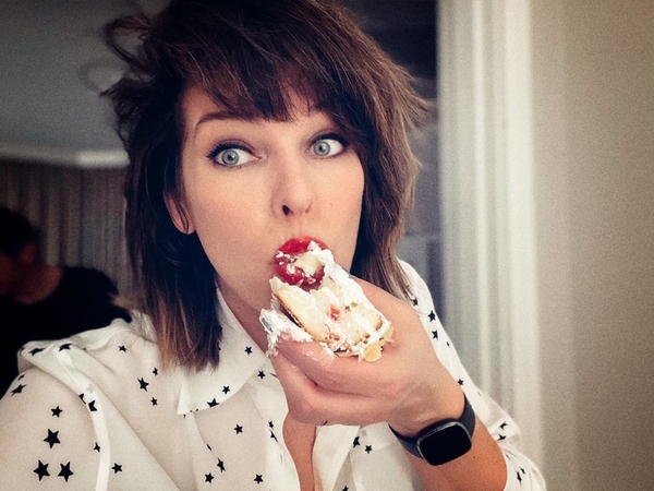 "Боже мой, я так тебя люблю": Милла Йовович показала мужа в его день рождения