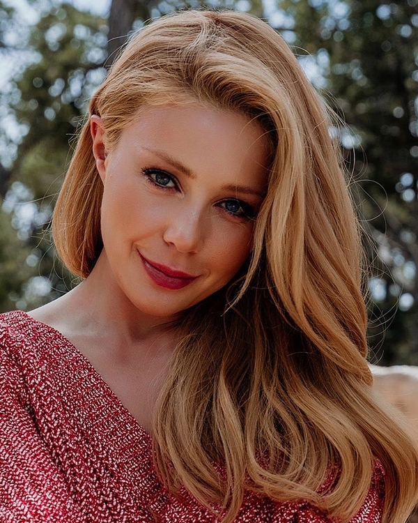 Тина Кароль удивила снимком с  похожей на нее маленькой девочкой