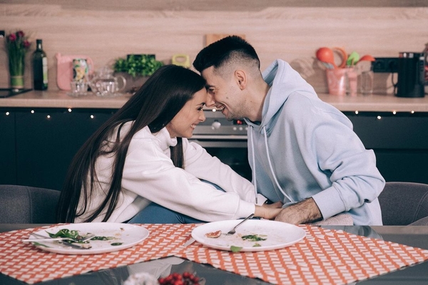 Лимузин и цветы: Эллерт подготовил для Мишиной романтический сюрприз