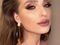 Вечерний макияж, который зрительно увеличит глаза: показывают модели Givenchy и Dior