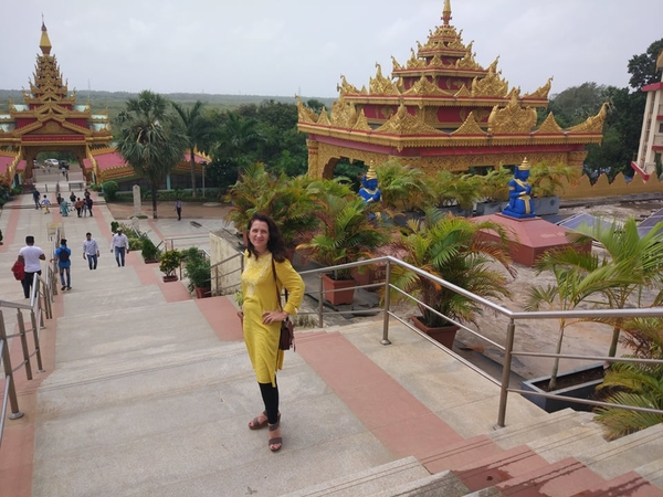 Как Елена поехала в Индию практиковать Випассану и встретила мужа