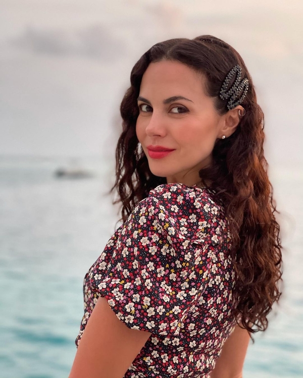 Простой и быстрый ужин: Настя Каменских показала, чем кормит мужа