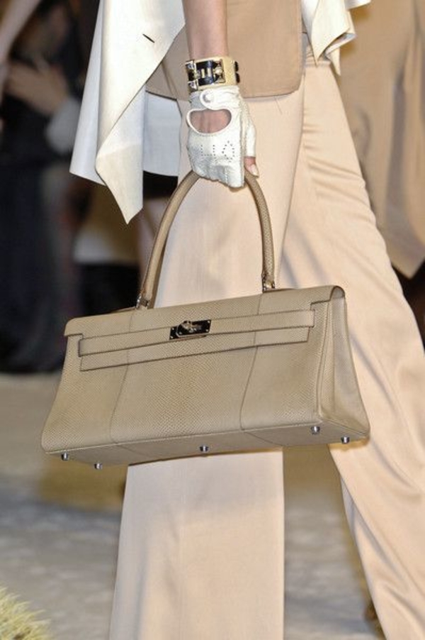 Дело в руках: модные перчатки весна 2021