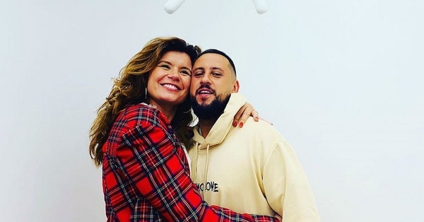 Монатик впервые появился на обложке глянца с женой и детьми