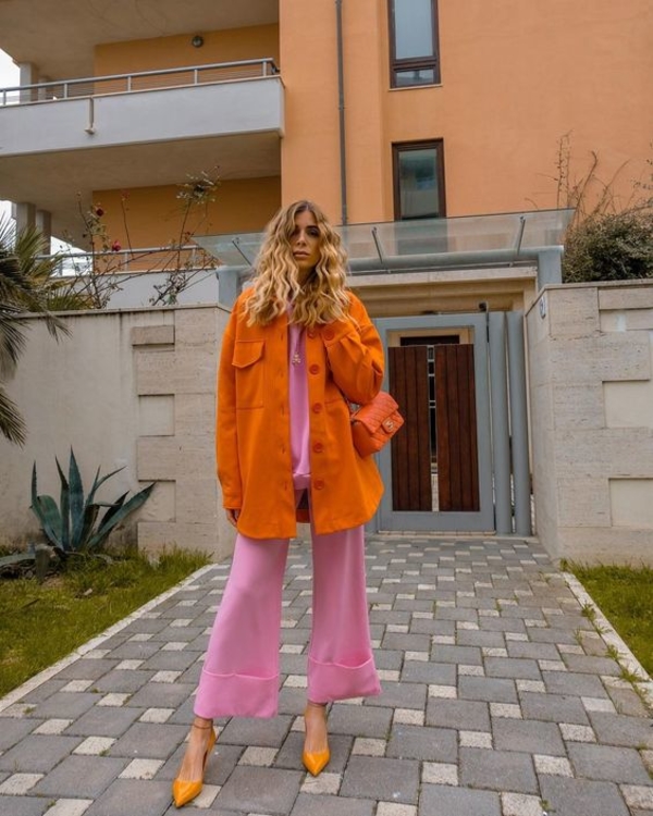 Тренд сезона: цветные джинсы вместо скучных синих