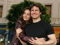 Кэти Холмс показала архивные фото в честь 15-летия дочери от Тома Круза