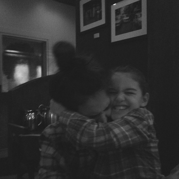 Кэти Холмс показала архивные фото в честь 15-летия дочери от Тома Круза