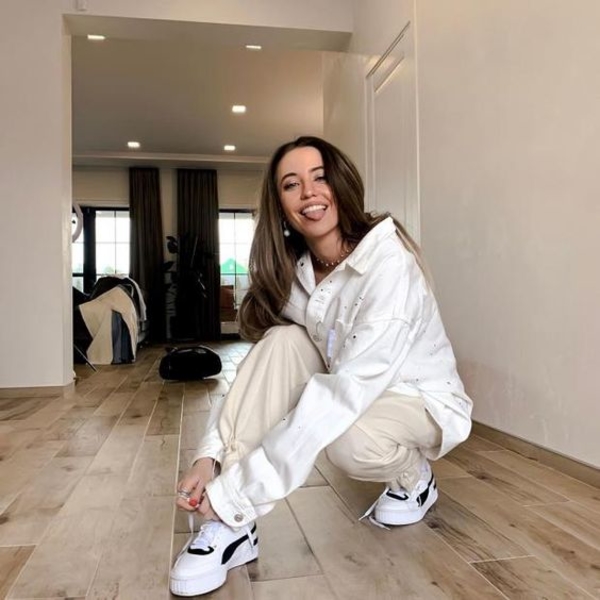 Наде Дорофеевой – 31: самые стильные образы певицы